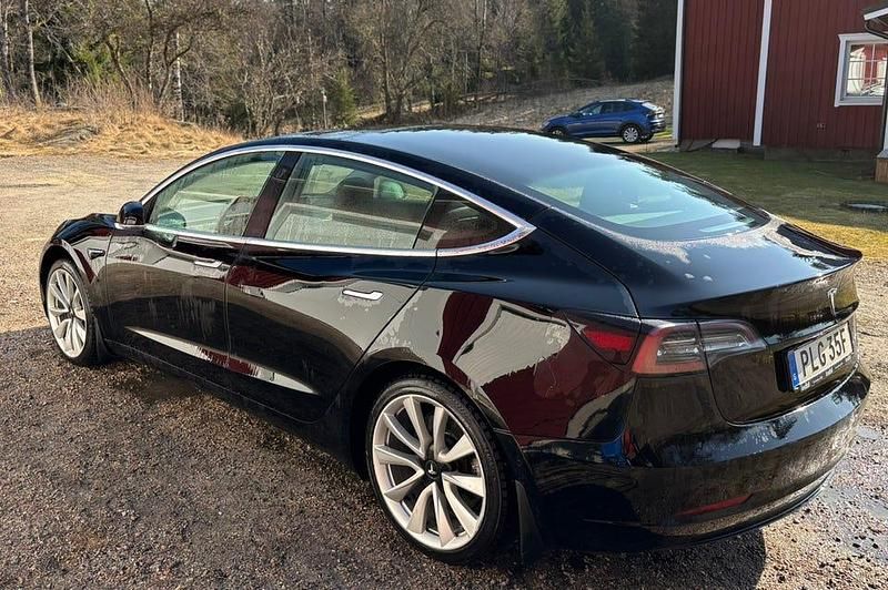 Begagnad Tesla Model 3 Long Range AWD 323 kW (440 HK) 2019 Svart Sedan