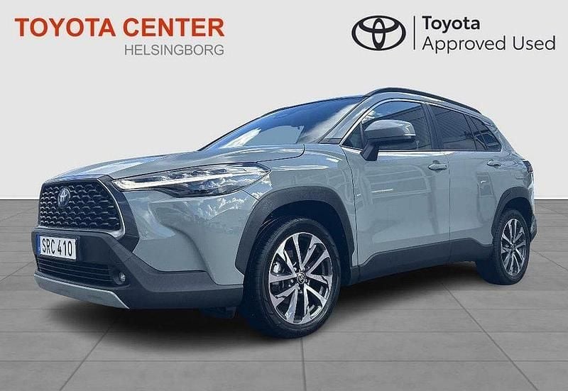 Grön Begagnad 2023 Toyota Corolla Cross Executive SUV | 394 900 kr (Lite dyr) - Bild 1/4