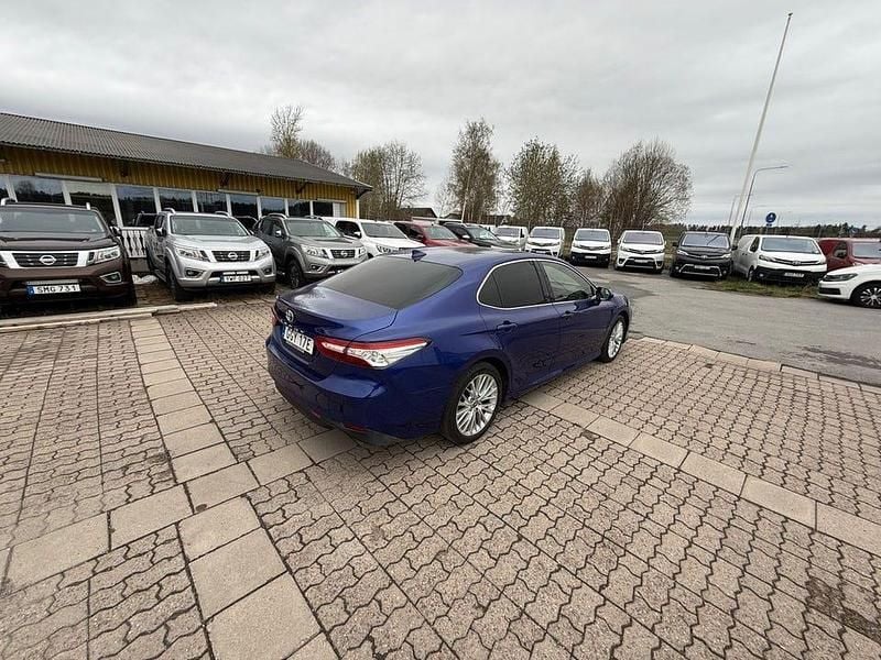 Begagnad Toyota Camry 218 HK (160 kW) 2020 Mörkblå Sedan