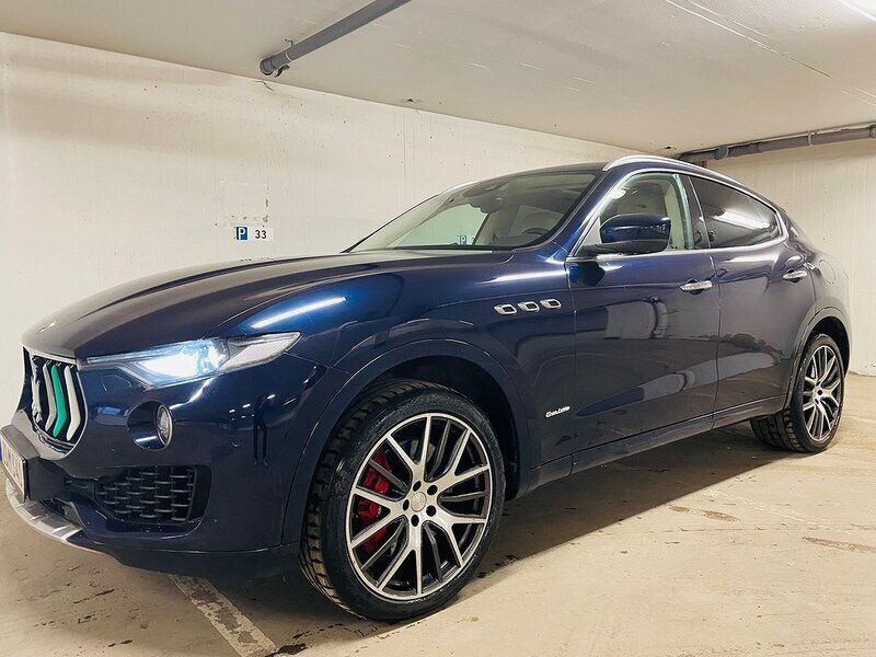 Blå Begagnad 2017 Maserati Levante GranLusso SUV | 459 000 kr - Bild 1/4