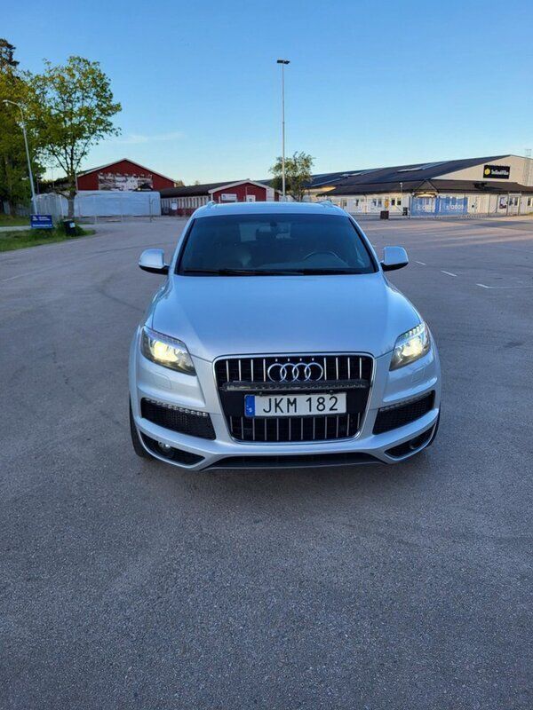 Silver Begagnad 2015 Audi Q7 S-Line SUV | 199 000 kr (Bra pris) - Bild 1/4