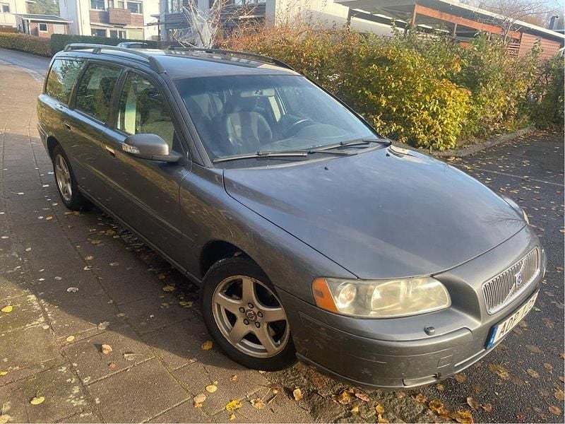 Grå Begagnad 2007 Volvo V70 Kinetic Kombi | 20 000 kr (Bra pris) - Bild 1/4