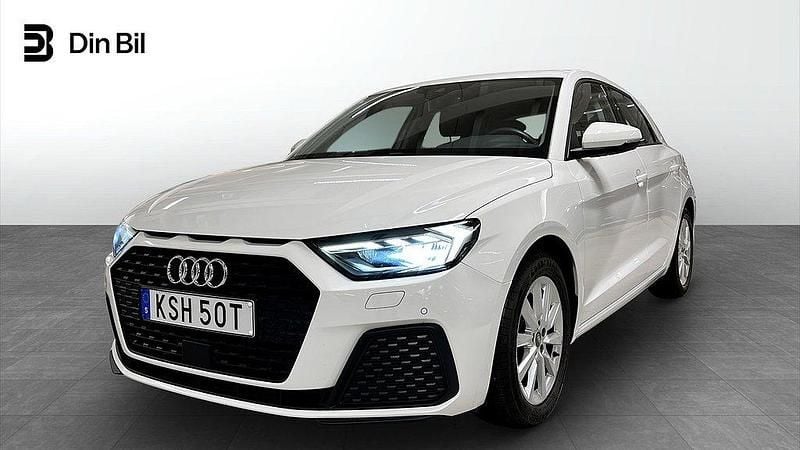 Vit Begagnad 2022 Audi A1 Sportback Proline Halvkombi | 214 000 kr (Marknadspris) - Bild 1/4