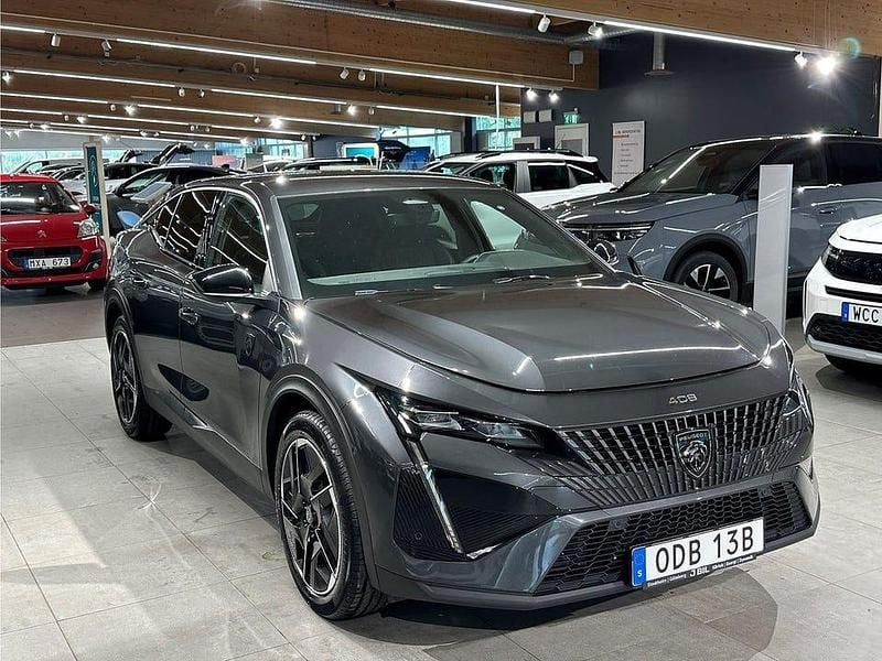 Grå Begagnad 2023 Peugeot 408 GT GTi SUV | 279 900 kr (Marknadspris) - Bild 1/3