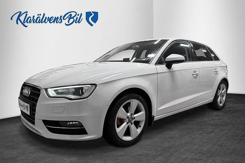 Vit Begagnad 2013 Audi A3 Sportback Ambition Halvkombi | 139 900 kr (Marknadspris) - Bild 1/4