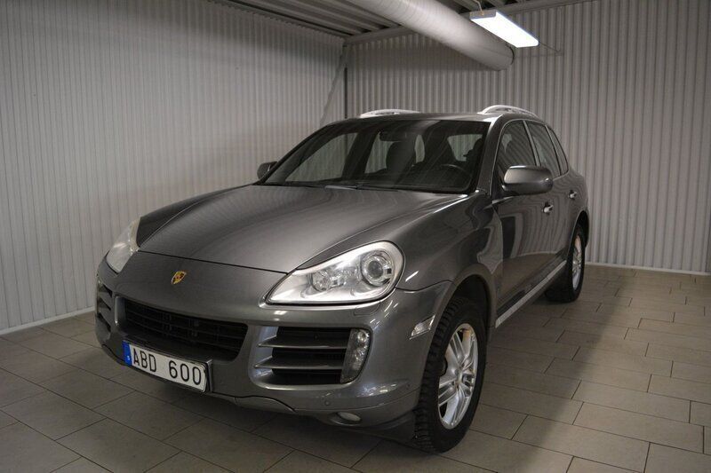 Grå Begagnad 2010 Porsche Cayenne SUV | 109 000 kr - Bild 1/4