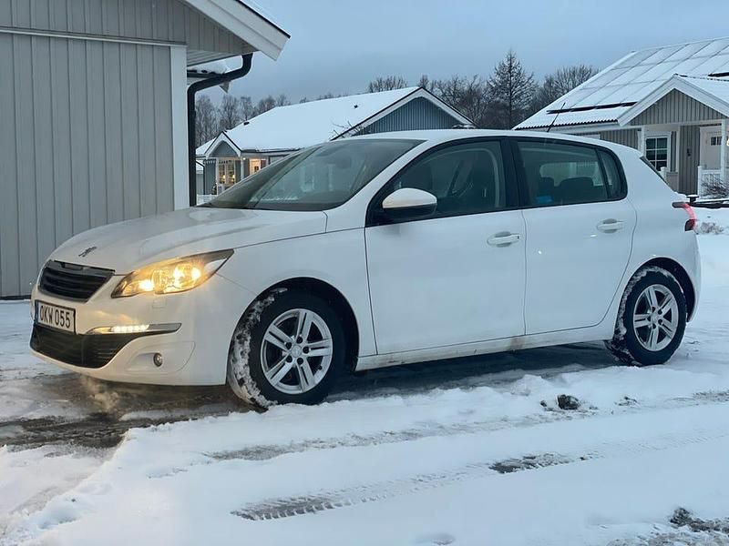 Begagnad Peugeot 308 Active 120 HK (88 kW) 2016 Halvkombi