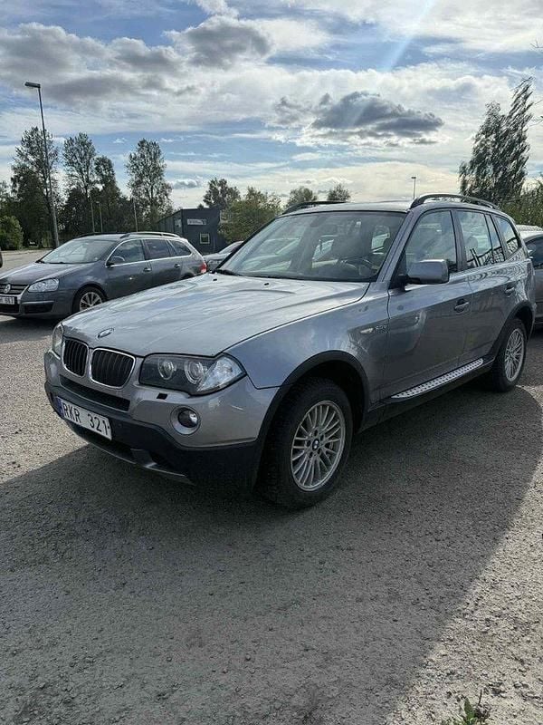 Ljusgrå (grå) Begagnad 2008 BMW X3 SUV | 59 900 kr (Bra pris) - Bild 1/4