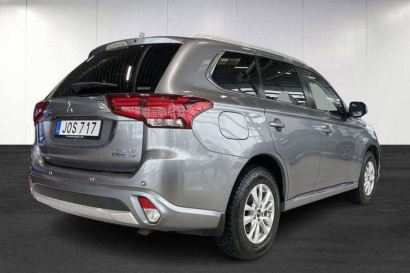 Begagnad Mitsubishi Outlander 203 HK (149 kW) 2018 Grå SUV