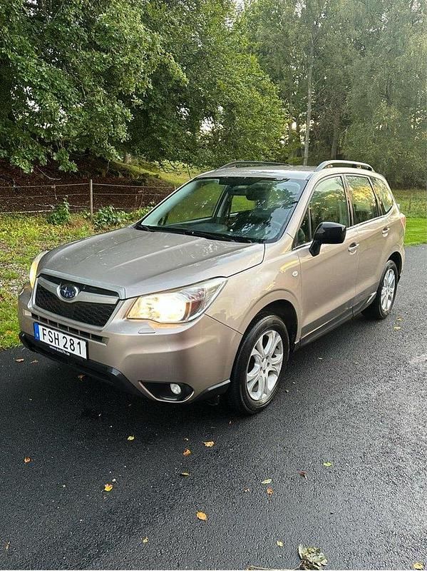 Brun Begagnad 2015 Subaru Forester SUV | 105 000 kr (Bra pris) - Bild 1/4