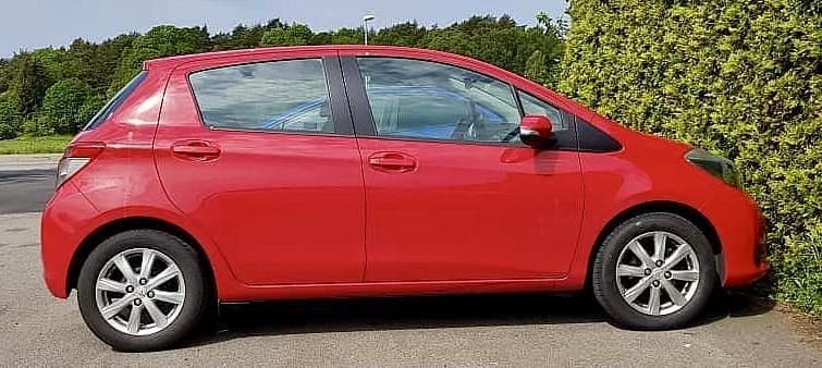 Röd Begagnad 2012 Toyota Yaris Active Halvkombi | 52 000 kr (Bra pris) - Bild 1/1