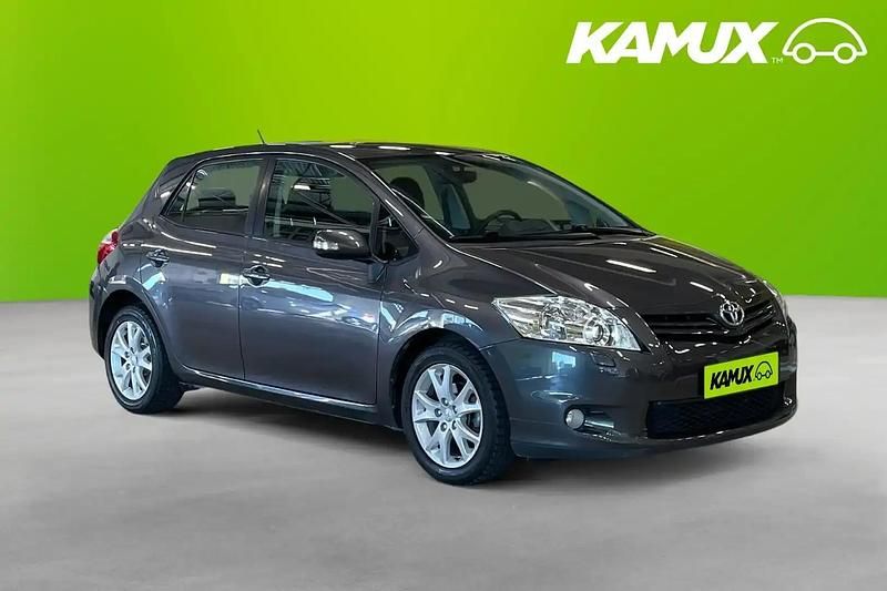 Silver/grå Begagnad 2012 Toyota Auris Halvkombi | 98 700 kr (Lite dyr) - Bild 1/4