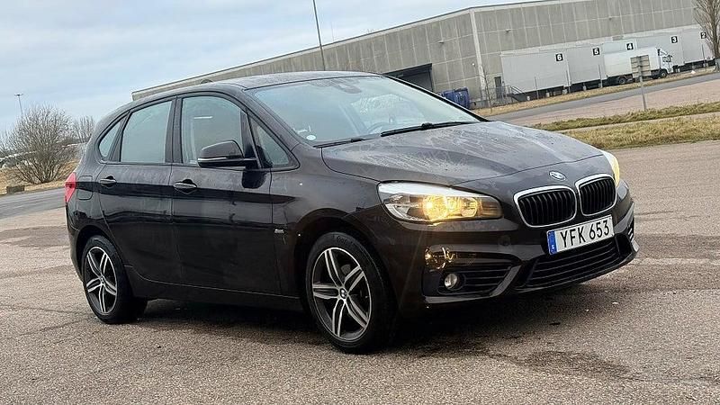 Begagnad BMW 218 Sport Line 150 HK (110 kW) 2016 Mörkbrun Kombi
