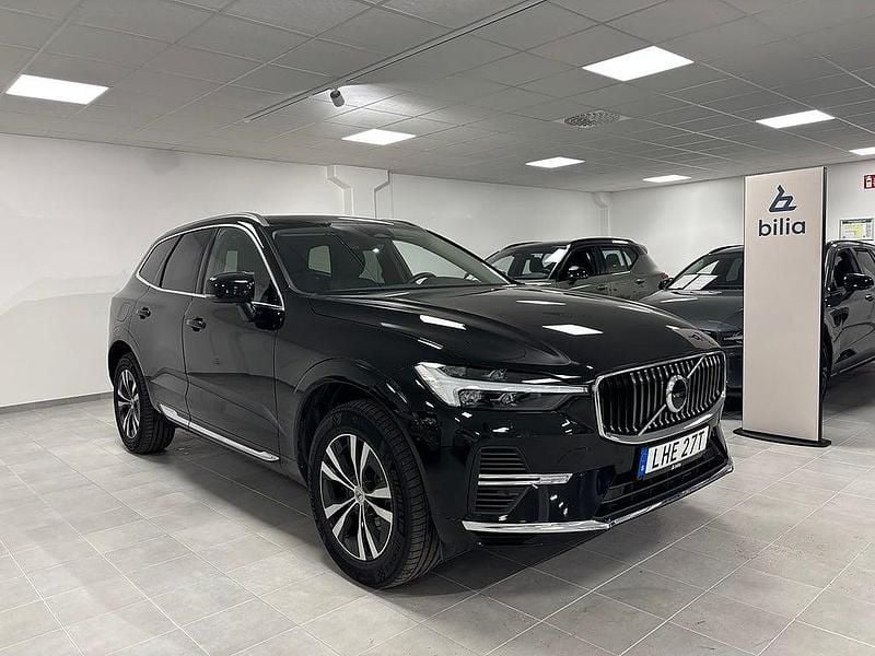 Svart Begagnad 2022 Volvo XC60 Core SUV | 389 900 kr (Bra pris) - Bild 1/3