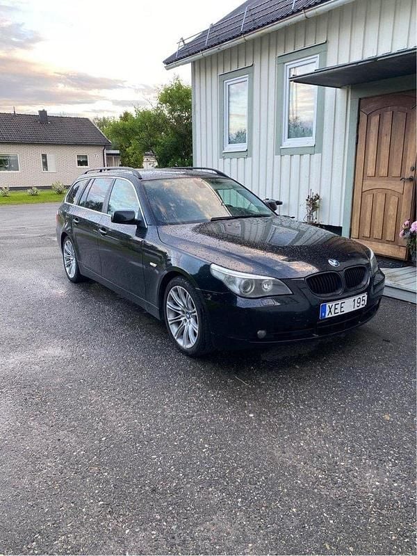 Svart Begagnad 2006 BMW 525 Sport Line Kombi | 40 000 kr (Superpris) - Bild 1/4