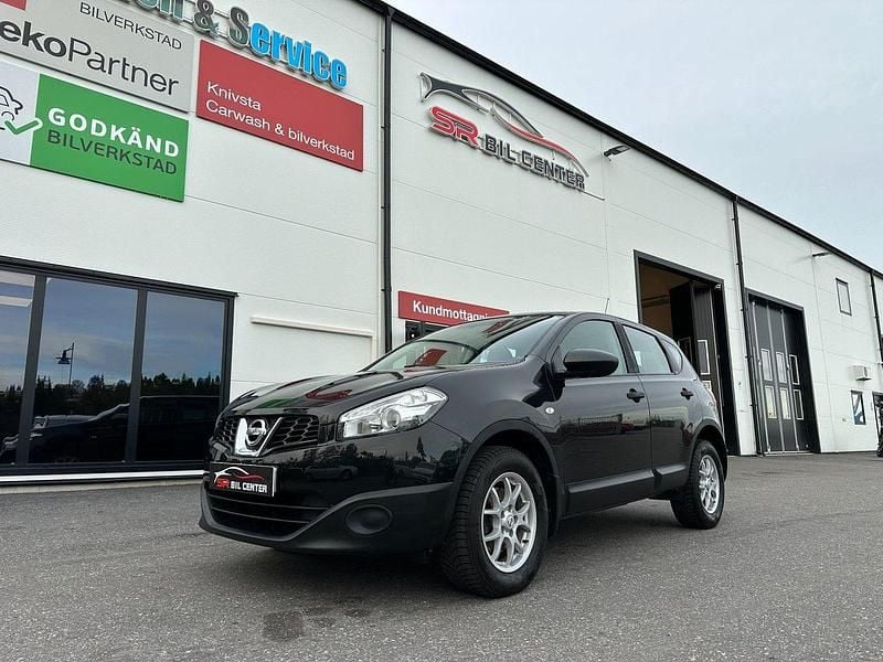 Svart Begagnad 2013 Nissan Qashqai SUV | 63 900 kr (Marknadspris) - Bild 1/4