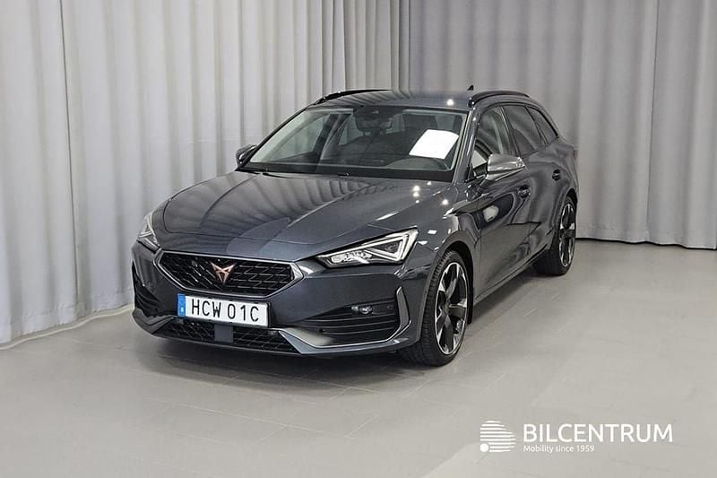 Grå Begagnad 2023 Cupra Leon Kombi | 274 900 kr (Marknadspris) - Bild 1/4