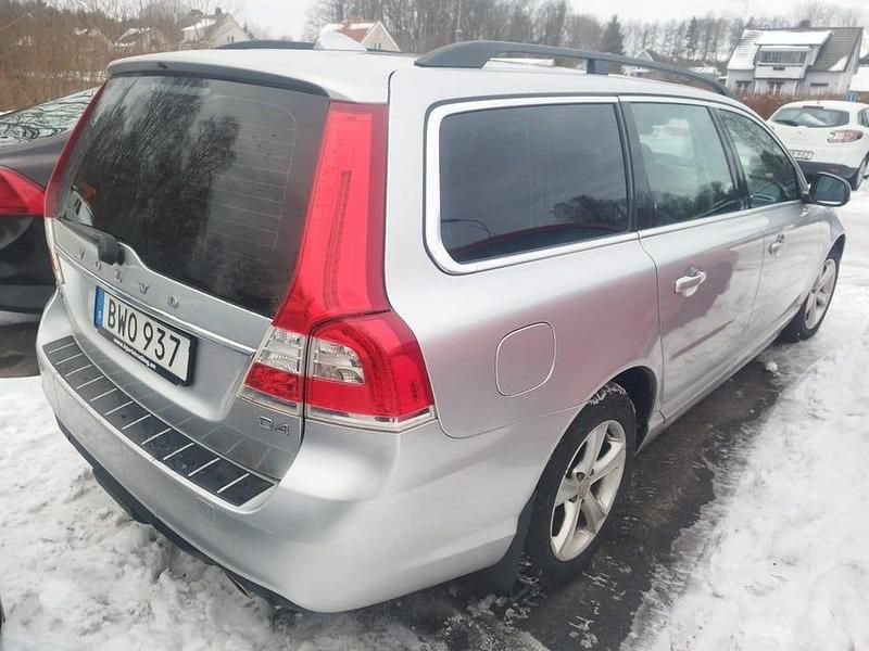 Begagnad Volvo V70 Momentum 181 HK (133 kW) 2014 Silver Kombi