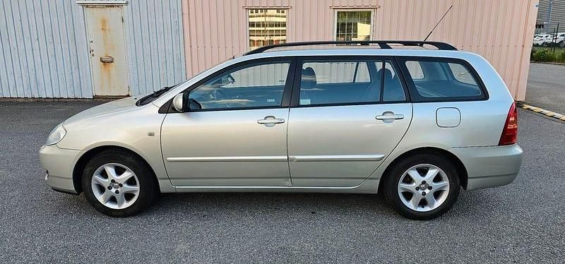 Silver Begagnad 2006 Toyota Corolla Kombi | 74 900 kr (Dyr) - Bild 1/4
