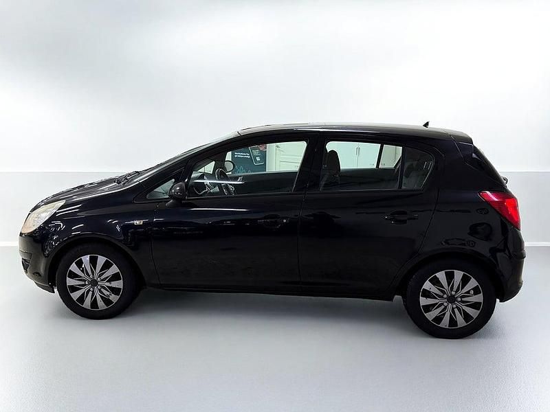 Begagnad Opel Corsa 75 HK (55 kW) 2008 Svart Halvkombi