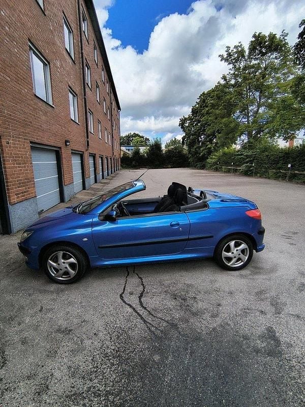 Blå Begagnad 2002 Peugeot 206 CC Cab | 20 000 kr (Marknadspris) - Bild 1/3