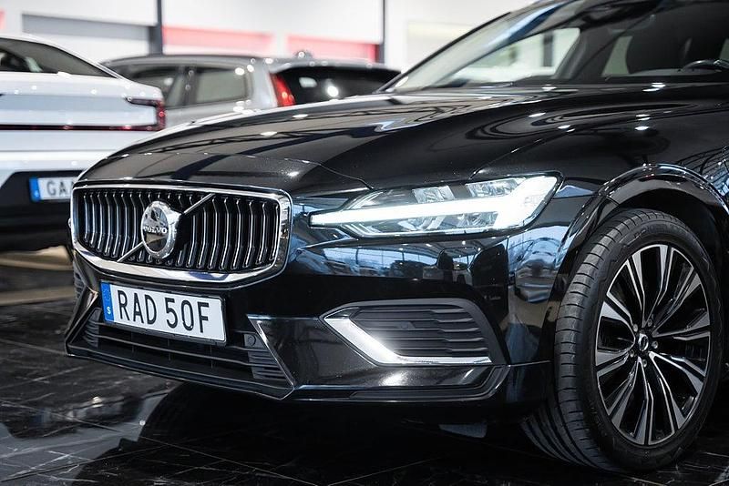 Begagnad Volvo V60 253 HK (186 kW) 2022 Svart Kombi