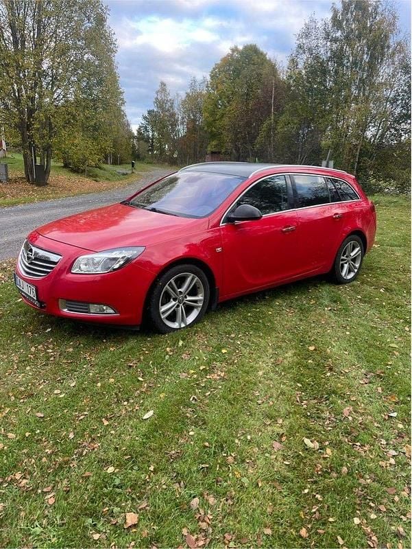 Röd Begagnad 2012 Opel Insignia Kombi | 48 000 kr (Marknadspris) - Bild 1/4