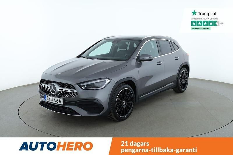 Mörkgrå (grå) Begagnad 2022 Mercedes GLA200 AMG line SUV | 411 000 kr (Dyr) - Bild 1/4