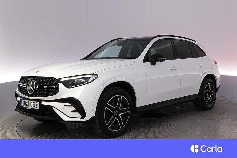 Vit Begagnad 2023 Mercedes GLC300e AMG SUV | 651 900 kr (Marknadspris) - Bild 1/4