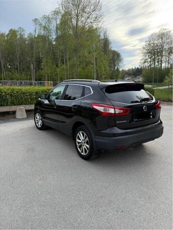 Svart Begagnad 2015 Nissan Qashqai SUV | 97 000 kr (Lite dyr) - Bild 1/4