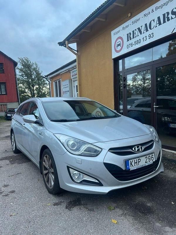 Silver Begagnad 2013 Hyundai i40 Kombi | 54 900 kr (Bra pris) - Bild 1/4