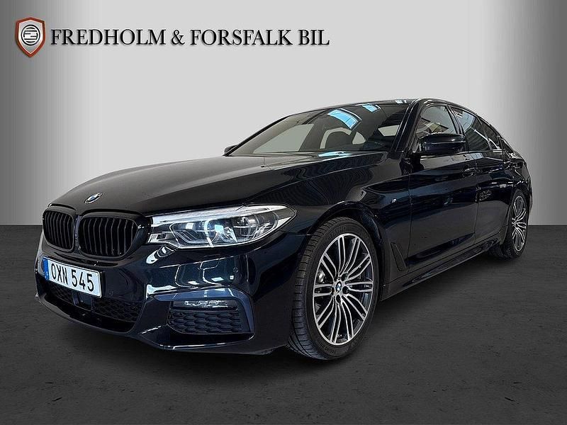 Svart Begagnad 2018 BMW 520 M Sport Sedan | 339 000 kr (Bra pris) - Bild 1/4