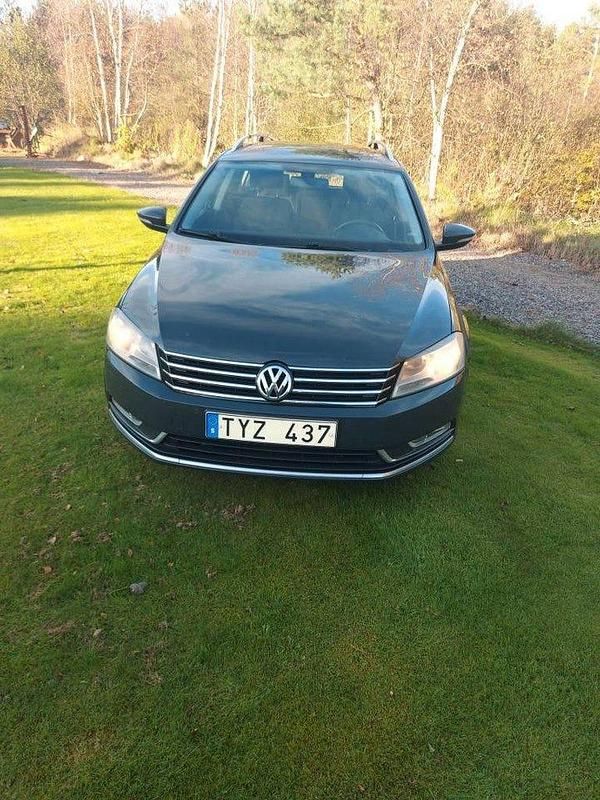 Grå Begagnad 2012 VW Passat Kombi | 59 900 kr (Marknadspris) - Bild 1/4