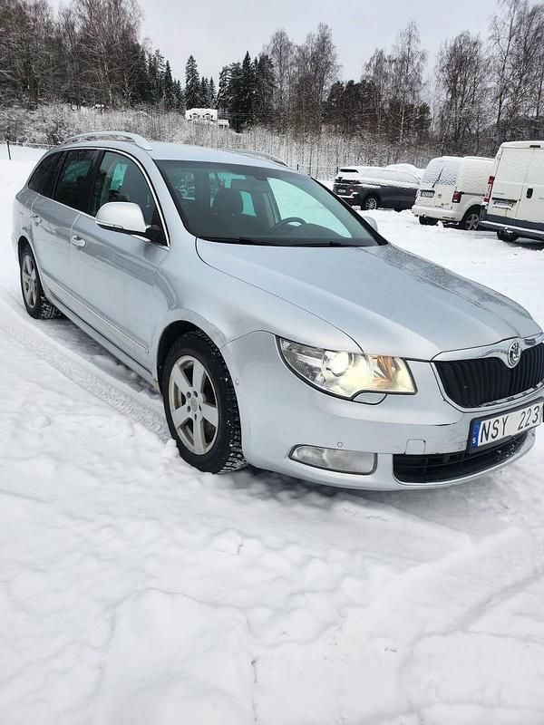 Begagnad Skoda Superb 200 HK (147 kW) 2011 Kombi