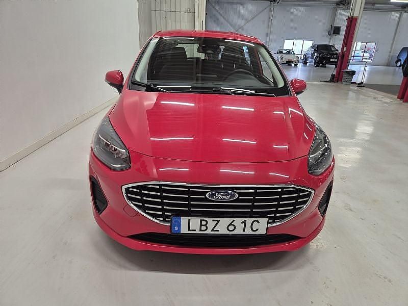Begagnad Ford Fiesta 125 HK (91 kW) 2022 Röd Halvkombi
