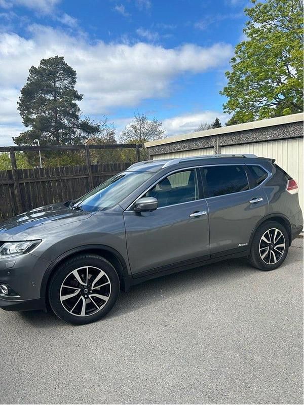 Grå Begagnad 2017 Nissan X-Trail SUV | 165 000 kr (Marknadspris) - Bild 1/4
