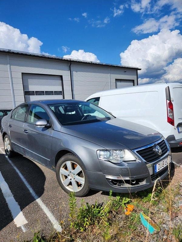 Grå Begagnad 2006 VW Passat Sedan | 6 000 kr (Bra pris) - Bild 1/2