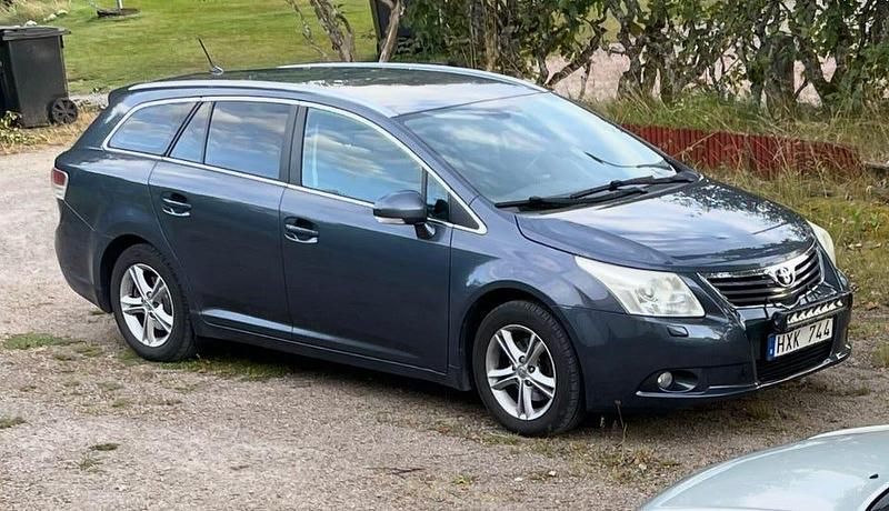 Begagnad 2009 Toyota Avensis Kombi | 38 000 kr (Marknadspris) - Bild 1/4