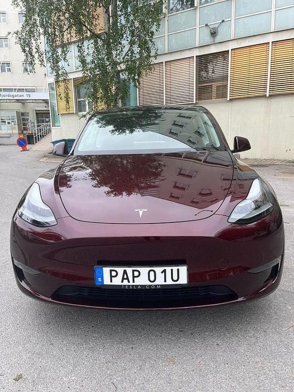 Röd Begagnad 2024 Tesla Model Y Long Range AWD SUV | 480 000 kr (Bra pris) - Bild 1/2