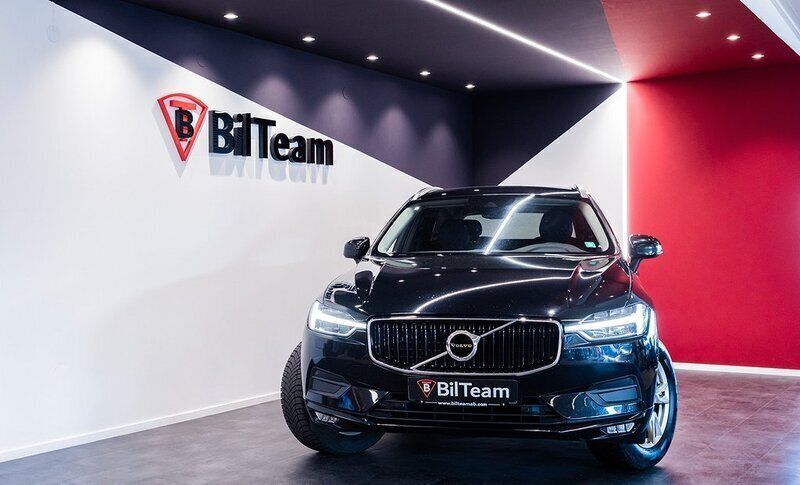 Svart Begagnad 2019 Volvo XC60 Momentum SUV | 279 900 kr (Marknadspris) - Bild 1/4