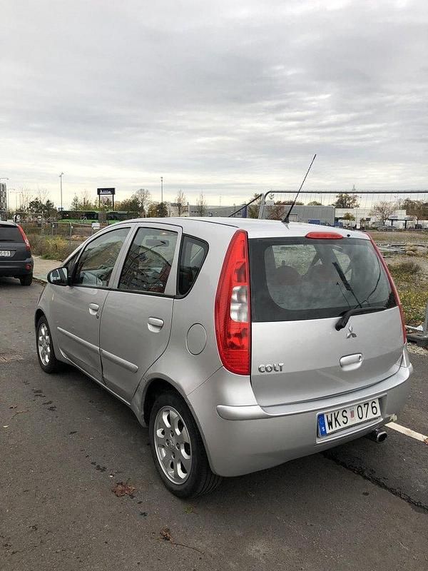 Silver Begagnad 2005 Mitsubishi Colt Halvkombi | 17 000 kr (Bra pris) - Bild 1/4