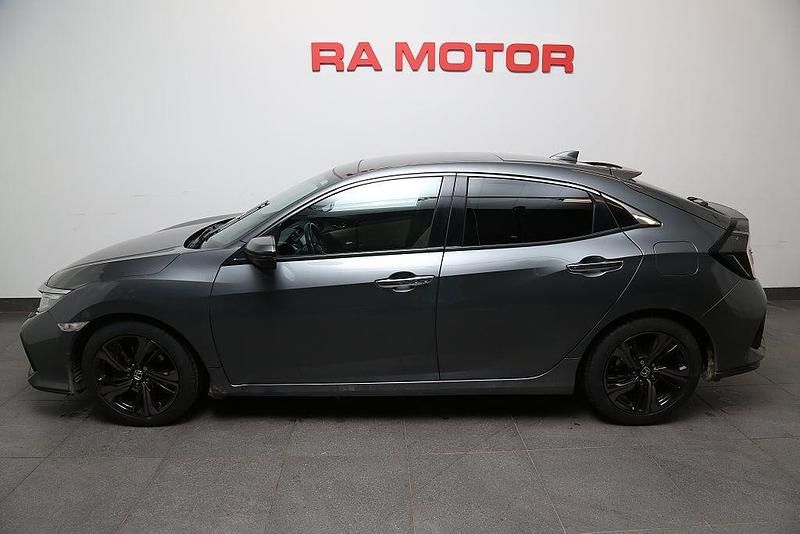 Begagnad Honda Civic Prestige 182 HK (133 kW) 2017 Polished metallic (grå) Halvkombi