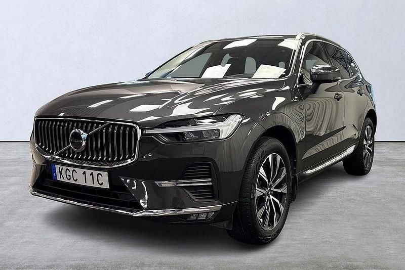Grå Begagnad 2023 Volvo XC60 Plus SUV | 489 900 kr (Marknadspris) - Bild 1/4