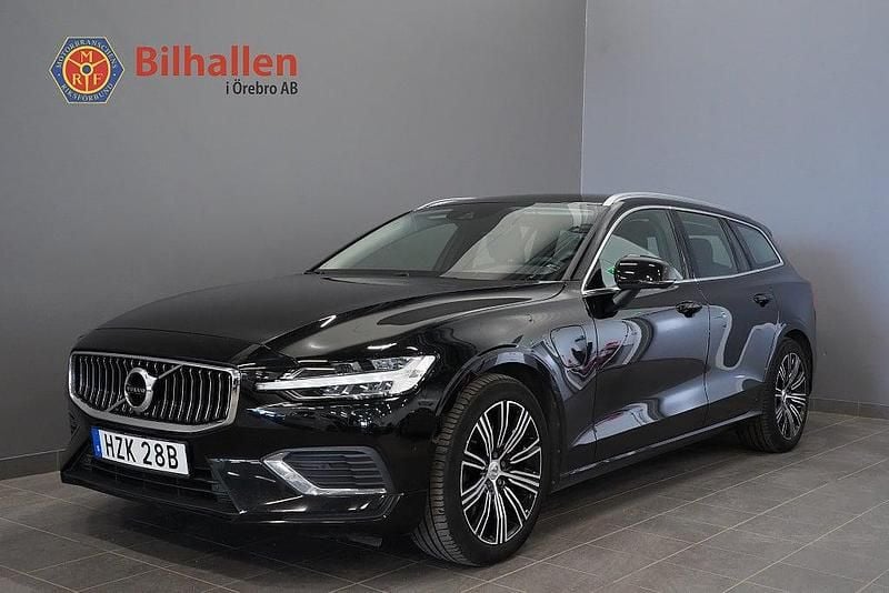 Begagnad Volvo V60 Core 253 HK (186 kW) 2021 Svart Kombi
