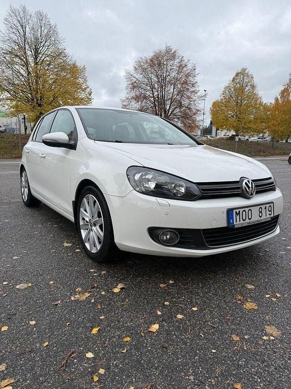 Vit Begagnad 2010 VW Golf VI Edition Halvkombi | 89 000 kr (Marknadspris) - Bild 1/4