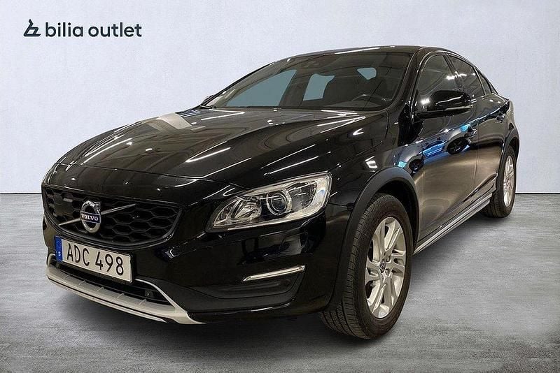 Svart Begagnad 2018 Volvo S60 CC Momentum Sedan | 184 900 kr (Marknadspris) - Bild 1/4