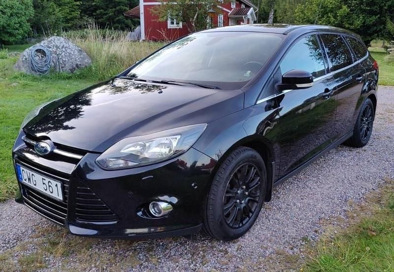 Svart Begagnad 2012 Ford Focus Trend Kombi | 45 000 kr (Marknadspris) - Bild 1/4