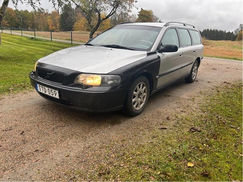 Grå Begagnad 2003 Volvo V70 Kombi | 10 000 kr (Marknadspris) - Bild 1/2