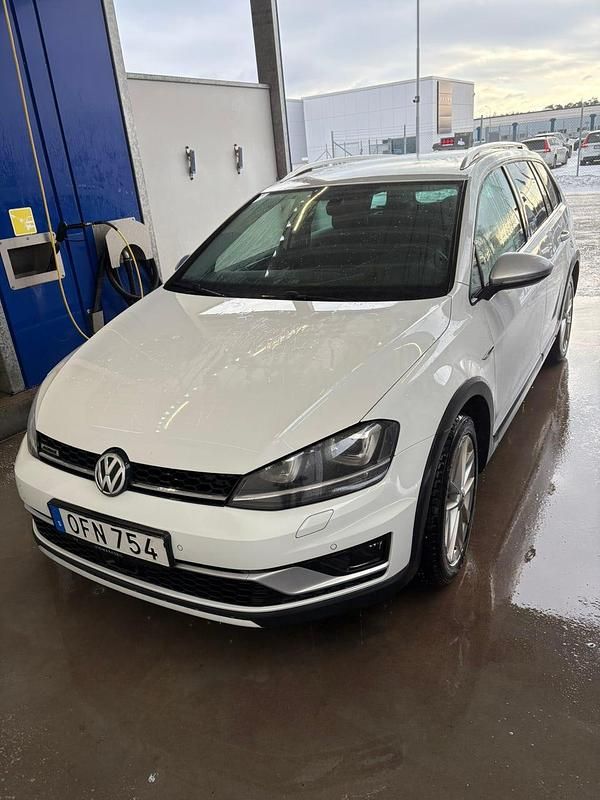 Begagnad VW Golf Alltrack 180 HK (132 kW) 2017 Kombi