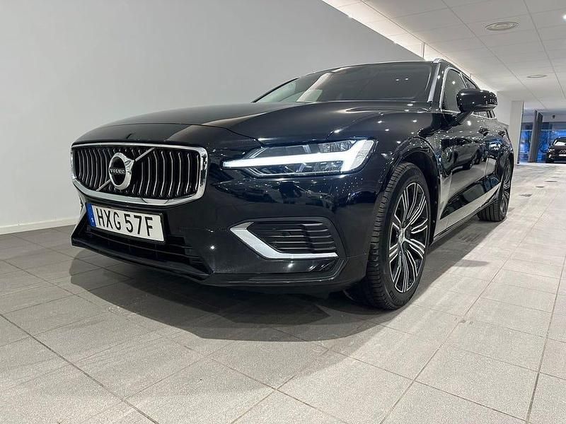Svart Begagnad 2021 Volvo V60 Inscription Kombi | 329 500 kr - Bild 1/3